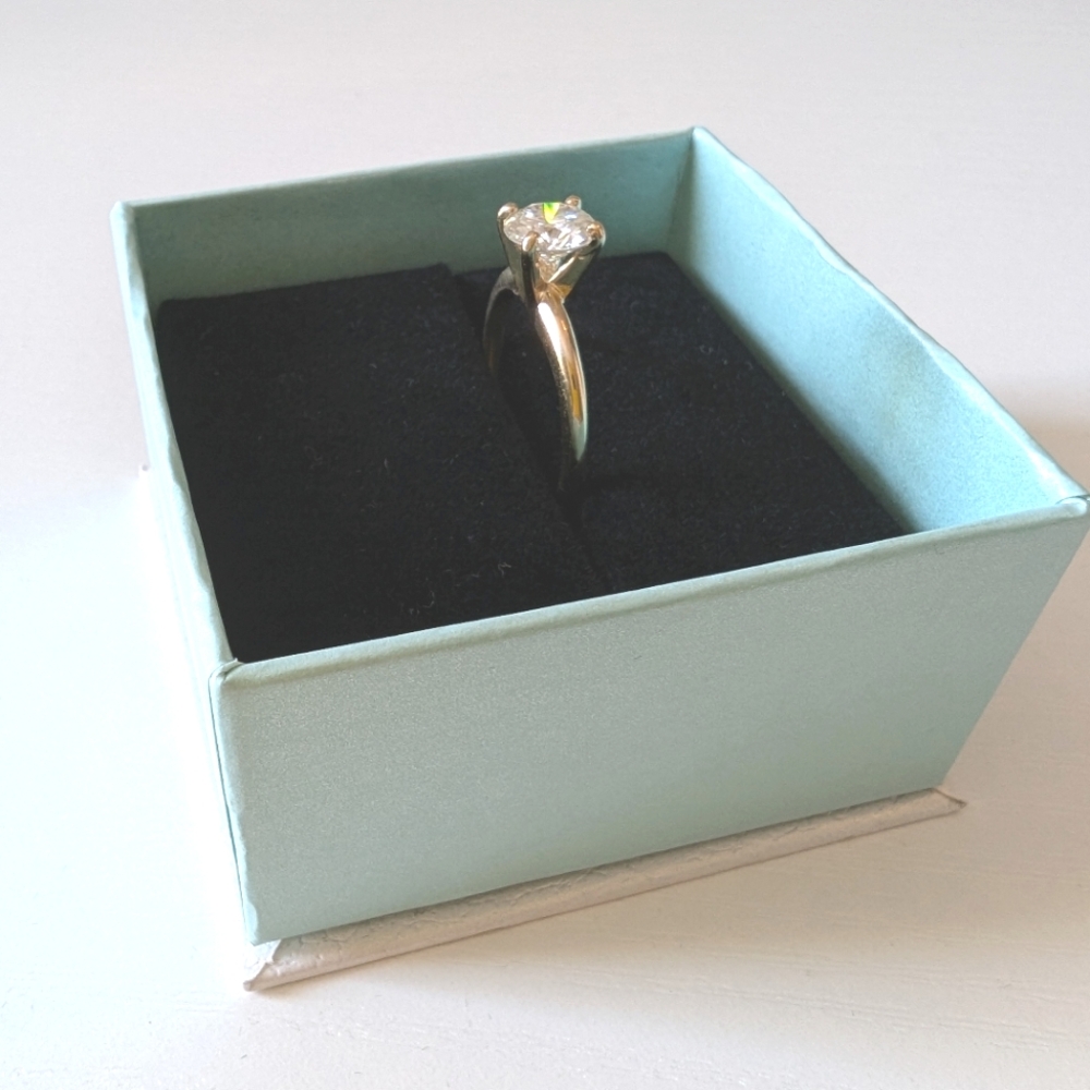 NWOT 10KT Yellow Gold Solitaire Engagement Ring with 1.00ct Moissanite Stone - Picture 7 of 9